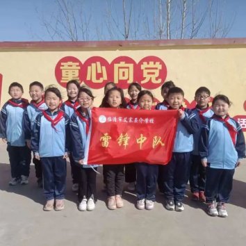 简篇-【红领巾争章】“1+1+N”模式争“奉献章”——临清市艾寨丕介学校少先队“奉献娃”养成记