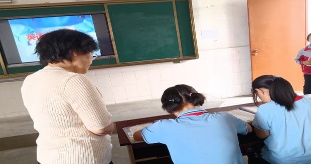 简篇-展书法之功 显英语之美——固河镇中心小学举行英语书法比赛活动
