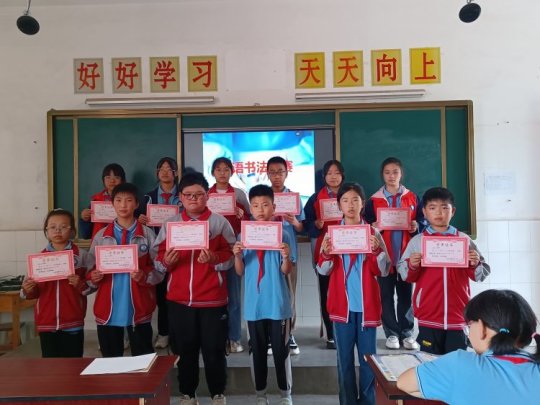 简篇-展书法之功 显英语之美——固河镇中心小学举行英语书法比赛活动