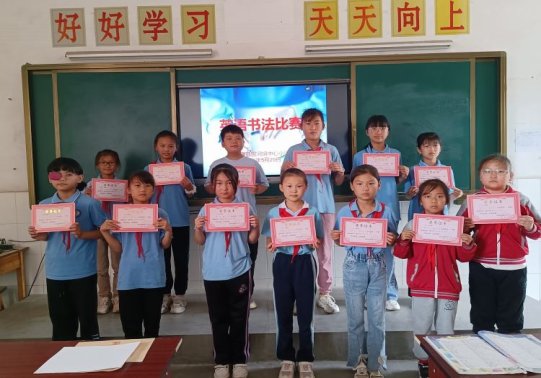 简篇-展书法之功 显英语之美——固河镇中心小学举行英语书法比赛活动