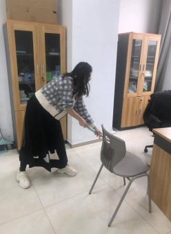 初中打扫办公室1