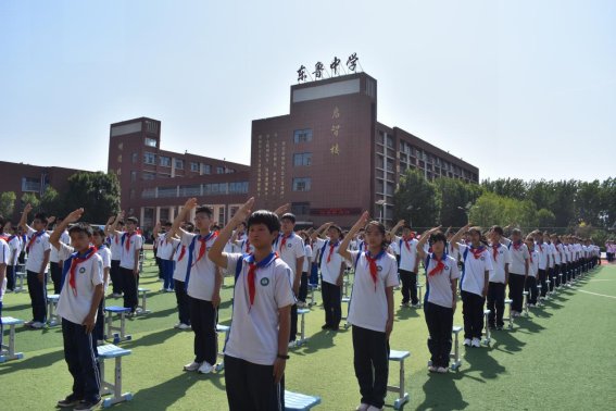 10、向队旗敬礼2