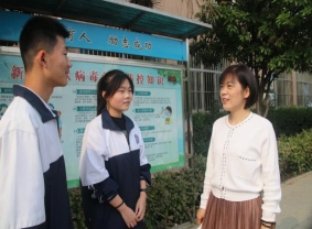 0.3   导师与“典型生”进行交流 (2)