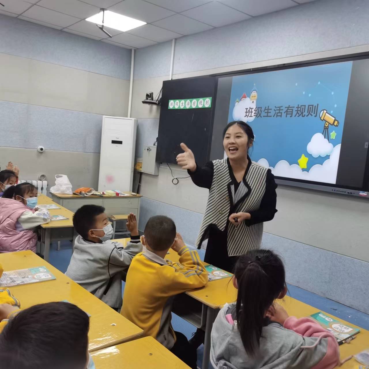 讲课.jpg