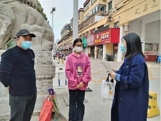 高新区实验中学开展“结对家访”活动.jpg