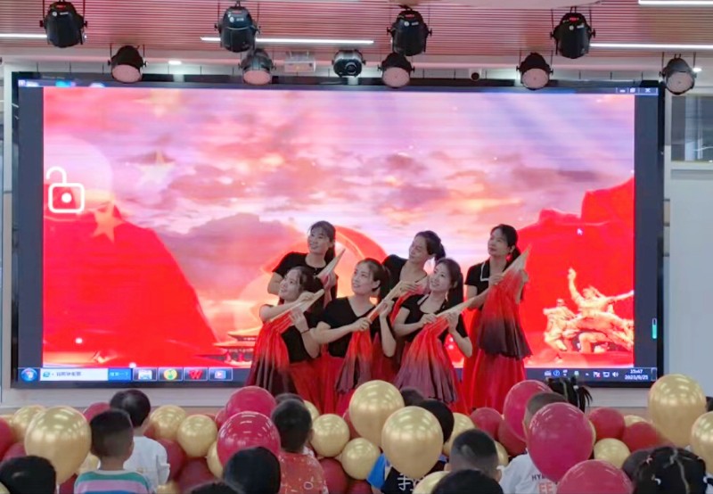 图4：2023年9月25日，聊城高新区九州实验幼儿园教师进行舞蹈表演.jpg