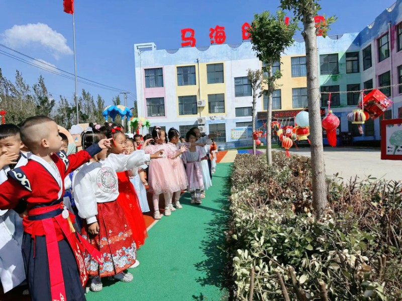 图1：2023年9月25日，顾官屯镇马海幼儿园幼儿进行中秋游园活动.jpg