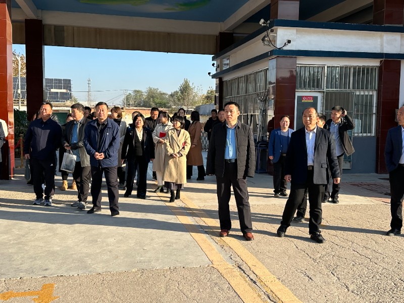 图1，聊城高新区顾官屯镇中心小学观摩交流行以致远聊城高新区顾官屯镇中心小学迎接高新区教体局校园文化观摩活动，聊城高新区教体局观摩组各位领导莅临顾官屯镇中心小学指导工作。.jpg