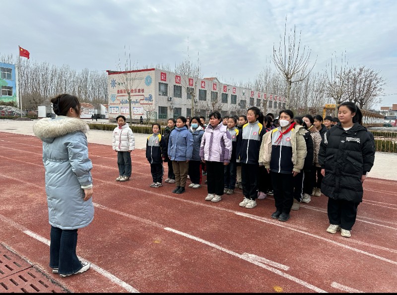 图3：2023年1月19日，聊城高新区顾官屯镇中心小学艺体素养 见证成长——聊城高新区顾官屯镇中心小学进行音体美期末素养测评活动，孩子们正在进行体育测试。.jpg
