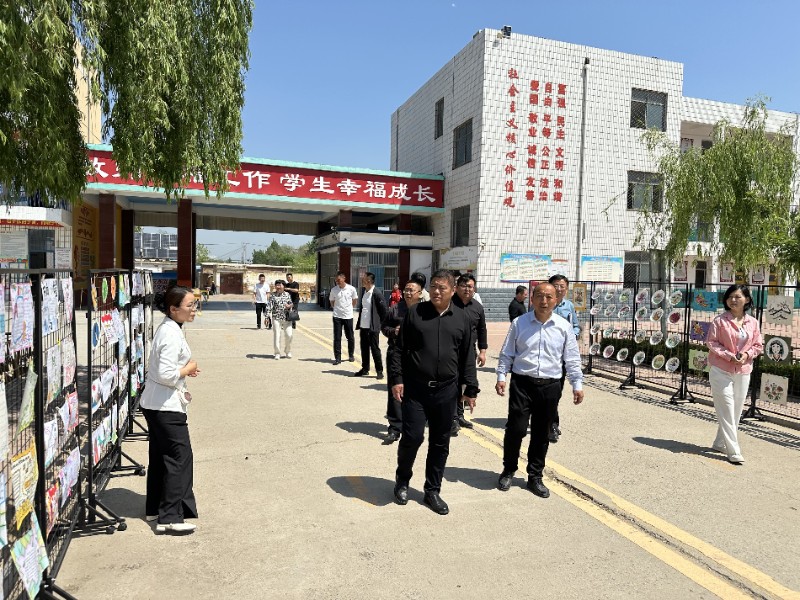 图1：2024年4月24日，聊城高新区校园文化观摩组来到顾官屯镇中心小学进行校园文化观摩指导活动，.jpg